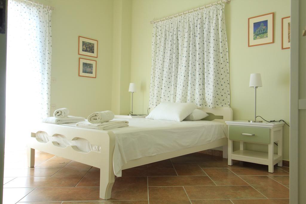 Iliobasilema Studios & Apartments Fiskárdo Rom bilde